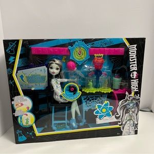 MONSTER HIGH Doll Skulltimate Science Class Frankie Stein NRFB 2015 NWT toy